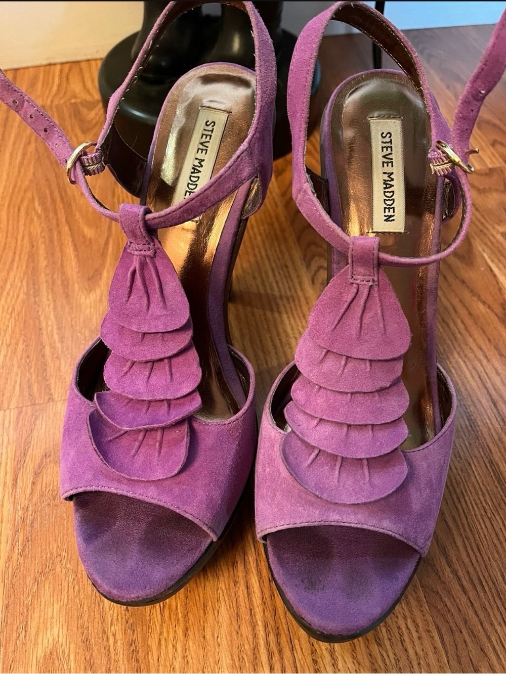 Steve Madden Pink Suede Layered Petal T-Strap Heels. Fits like 9.5.  5 inch heel